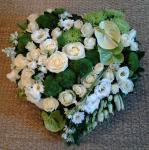 Coeur plein blanc et vert avec roses lysianthus anthuriums green trick anastasias  - Boutique Vergez Tarnos